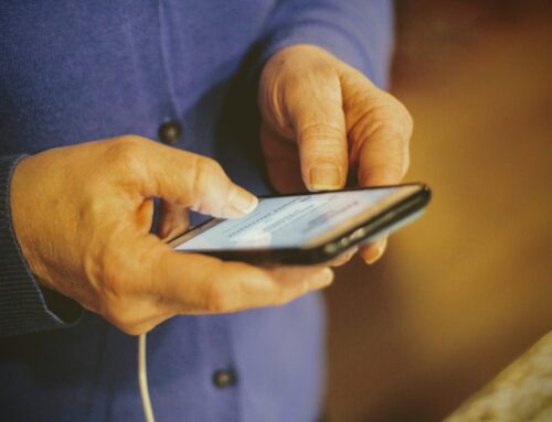 Smartphone und Co halten Ältere geistig fit